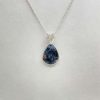 Pendentif en pietersite et fil de cuivre argenté