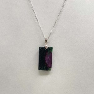 Pendentif en rubis zoisite et argent 925