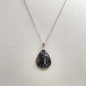 Pendentif en bois fossilisé et argent 925