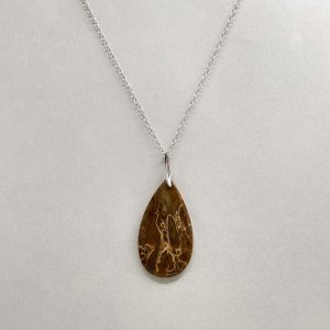 Pendentif en bois fossilisé et argent 925