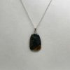 Pendentif en jaspe polychrome