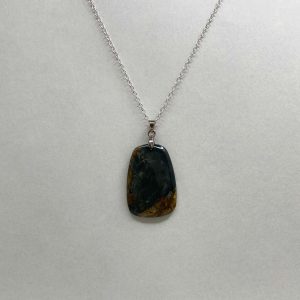 Pendentif en jaspe polychrome