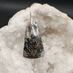 Pendentif en agate plume noire