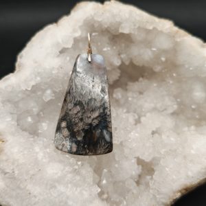 Pendentif en agate plume noire