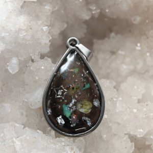Pendentif en opale welo et résine UV